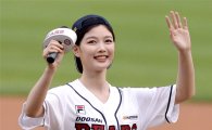 [포토]김유정, '깜찍한 손인사'