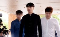 ‘성폭행 혐의’ 유상무, 경찰 출석 “심려 끼쳐 죄송, 진실 밝힐 것”