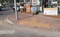 강동구 보행 안전 위한  ‘0cm 배려’ 화제