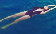 [포토] 클라라, 관능적인 수영복 자태