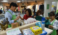[포토]봉사활동하는 종로구청 직원들