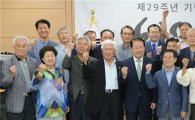 [포토]윤장현 광주시장, 광주·전남 6월항쟁 29주년 기념식 참석