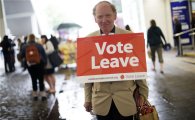 영국 의원 피습 사망에 '브렉시트 찬반 캠페인' 모두 중단…국민투표 연기 가능성
