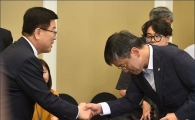 [포토]인사하는 김광림·최상목