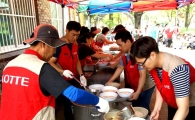 롯데푸드 청주공장, 지역 어르신 위한 무료급식봉사실시