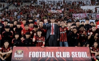 [포토]고별식하는 FC서울 최용수 감독