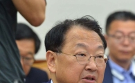 [포토]발언하는 유일호 경제부총리 