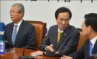 [포토]이야기하는 우상호·양승조