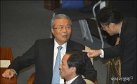김종인, "그게 무슨 도움이 될지 모르지"…노무현 대통령 탄핵 관련 발언 일축