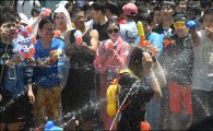 [포토]물총축제 즐기는 시민들