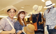 [포토]밀짚모자로 시원한 여름보내세요