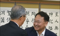 [포토]악수하는 김종인·유일호