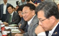 유일호 "올해 세법개정안, 경제활력·민생안정에 역점"