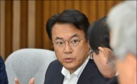 정진석 "전문 시위꾼 폭력 행위 엄단해야"