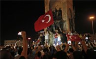에르도안 터키 대통령 이스탄불 복귀…환영인파 몰려(종합)
