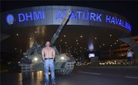 [포토] 이스탄불 공항 막아선 탱크