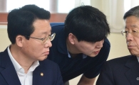 [포토]'어떤 얘기?'