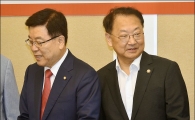 [포토]엇박자 당·정