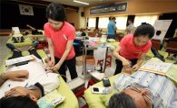[포토]사랑의 헌혈하는 공무원들