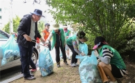[포토]광주 동구, 학운동 생활쓰레기 정화활동 실시