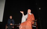 하버드 출신 외국인 스님 현각 "돈만 밝히는 한국 불교와 연 끊겠다"