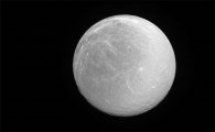 [스페이스]눈부시게 빛나는 달…토성의 '레아'