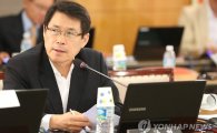 검찰, 이군현 의원 소환 조사…보좌관 월급 빼돌려 정치 자금으로 쓴 혐의