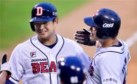 두산 김재환, 팀 토종타자 시즌 최다 홈런…시즌 32호