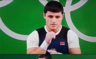 아르메니아 역도선수, 경기 도중 ‘팔꿈치 탈구’ 고통 호소