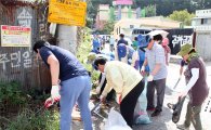 [포토]광주시 동구, 지원2동 쓰레기 상습투기지역 환경정비
