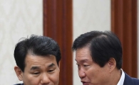 [포토]대화 나누는 정은보 부위원장-김영석 장관 