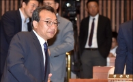[포토]이정현 대표, 긴급 의원총회 참석