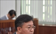 [포토]답변하는 홍용표 통일부 장관