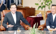 [포토]새누리당 이정현 대표와 환담하는 이낙연 전남지사