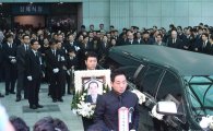 눈물의 영결식…'43년 롯데맨' 이인원 부회장 선후배 오열 속 영면