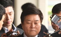 [포토]검찰 출석한 소진세 롯데그룹 사장 