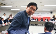 [포토]'한진해운 정부 초등대응 늦었다 지적당하자……