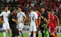 한국, ‘침대축구’에 좌절…시리아 감독 “골키퍼 진짜 아픈 상황도” 황당 변명