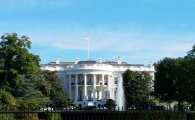 공격 노출된 트럼프…백악관 무단침입 사건 발생