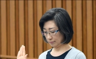[포토]증인선서하는 최은영 전 회장