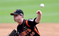 [포토]역투하는 롯데 선발 레일리