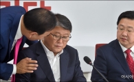 [포토]심각한 조원진 비대위원장