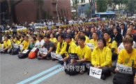 故 백남기씨 유족 반발 “주치의 예상대로 증상 진행됐는데 이제 와서 병사라니…”