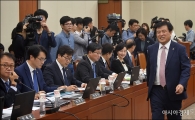 [포토]일주일만에 열리는 정무위 국정감사