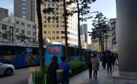 [요우커천하]중국인 관광버스 제멋대로 주차…교통난 피해 '내국인' 몫