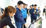[포토]조충훈 순천시장, 장흥국제통합의학박람회 관람