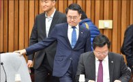[포토]김재수·주형환 장관, 태풍피해대책 당정 참석