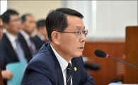 [포토]답변하는 천홍욱 관세청장