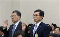 [포토]증인선서하는 이승철 부회장