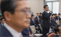 [포토]국감 출석한 '천황폐하 만세'논란의 이정호 센터장